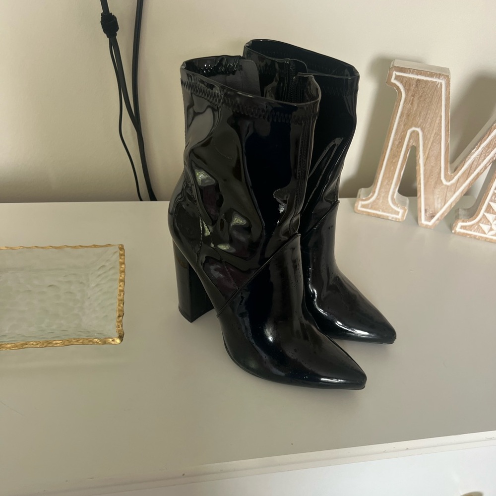 Black heel boots